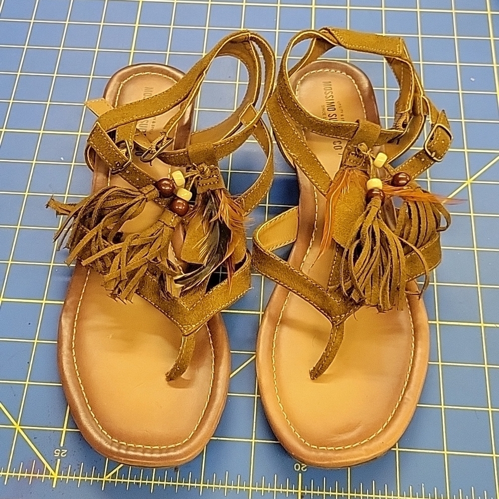 Mossimo Supply Co Feather Sandals Size 9.5 Faux Leather